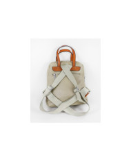 Mochila de mujeres en frente