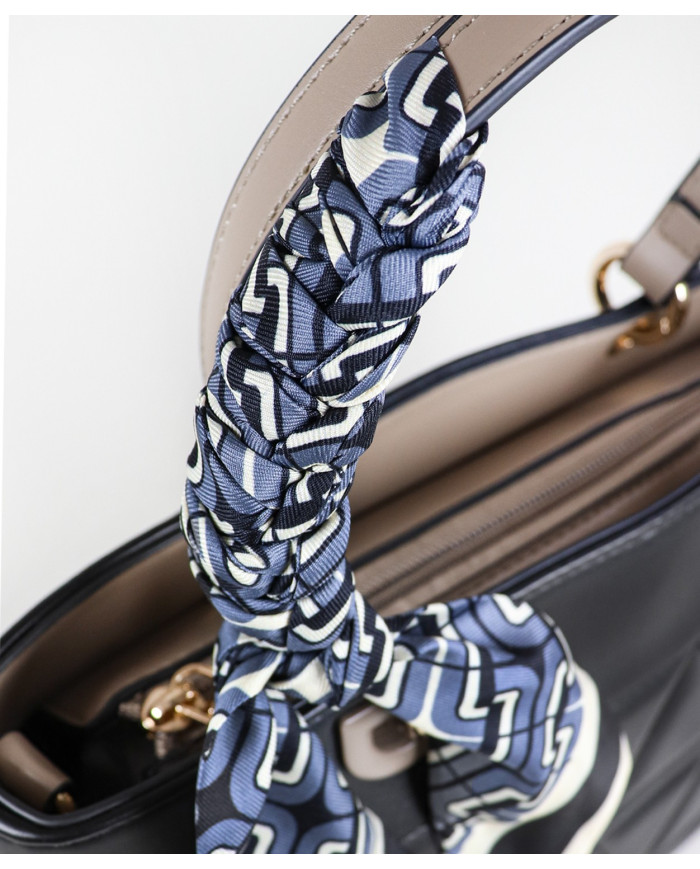 Bolsa de mujeres perforadas con bufanda decorativa