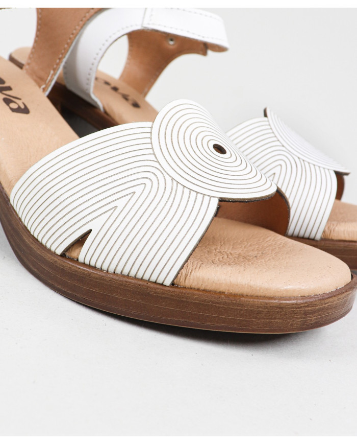 Ginova Women's Sandals with Strip Decorated