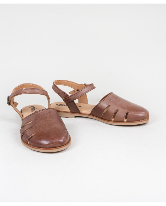 Sandalias femeninas Ginova Cerrada al frente