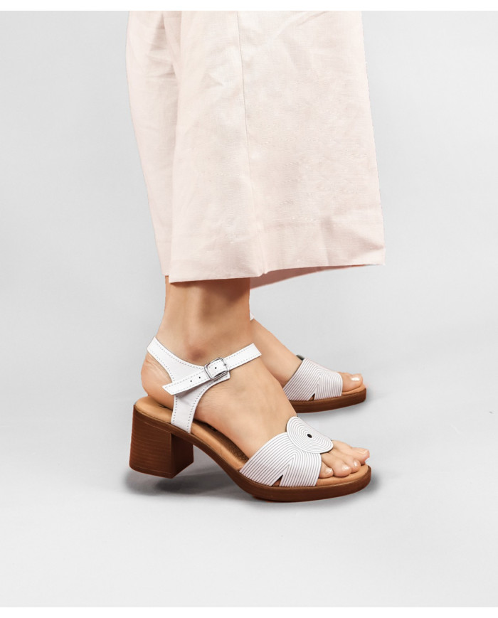 Ginova Women's Sandals with Strip Decorated