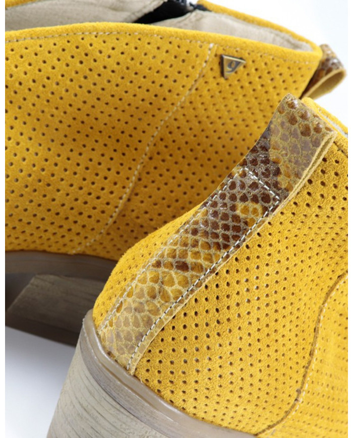 Botas de Senhora Amarelas Ginova Perfuradas