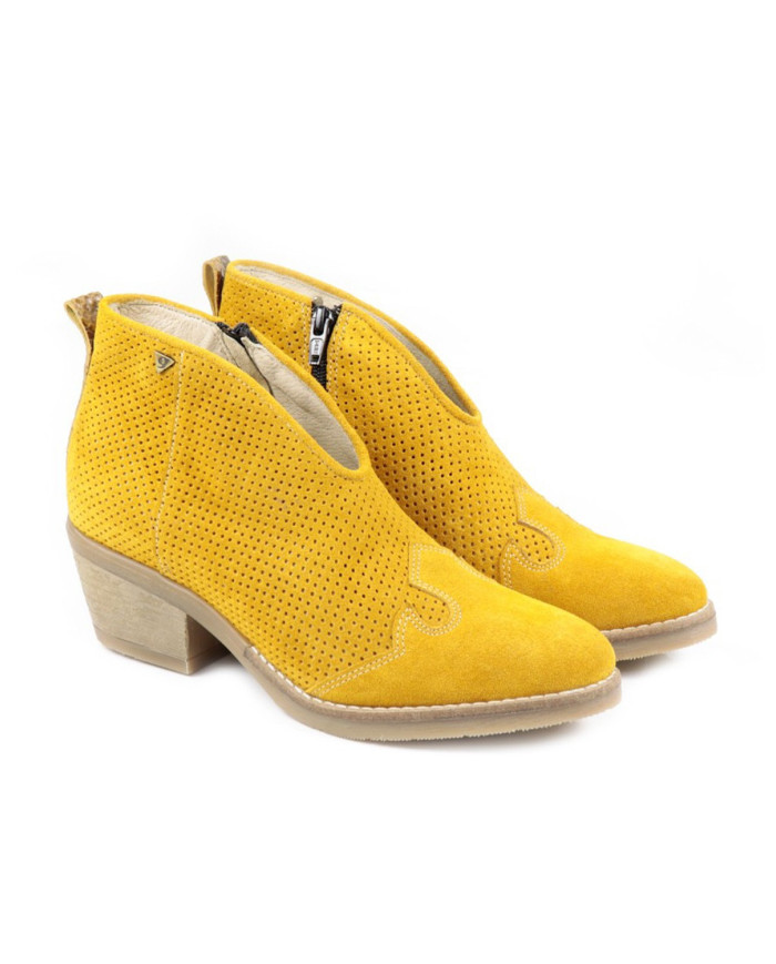 Botas de Senhora Amarelas Ginova Perfuradas