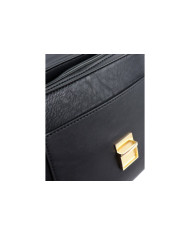 Bolsa de mano negra con textura en el Aba