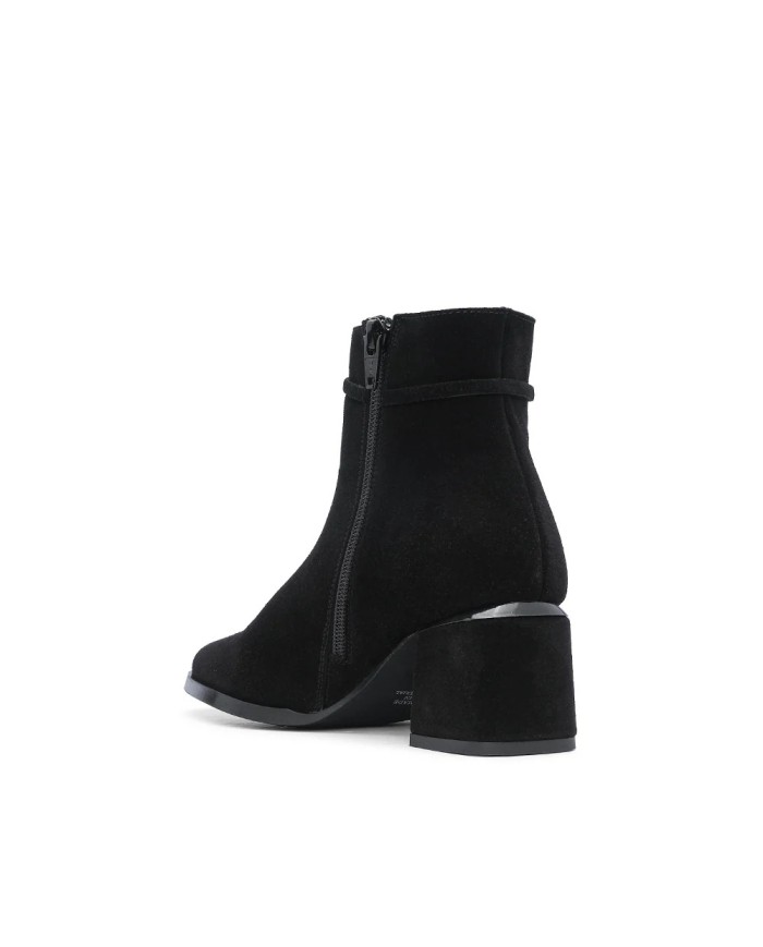 Botim Middle Jump Woman Replay