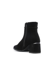 Botim Middle Jump Woman Replay