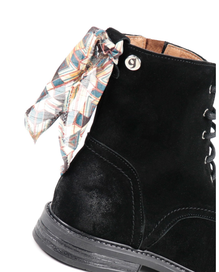 Botas Pretos Femininas Ginova com Laço