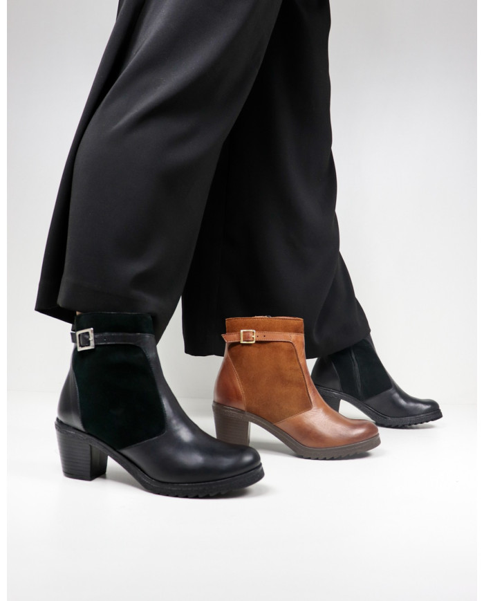 Ginova Middle Heel Boots in Skin