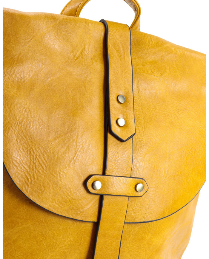 Mochila Mostarda de Mulher com Tachas