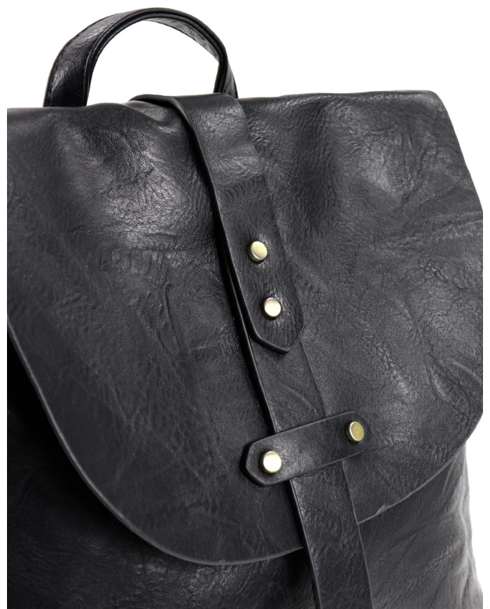 Mochila Preta de Mulher com Tachas