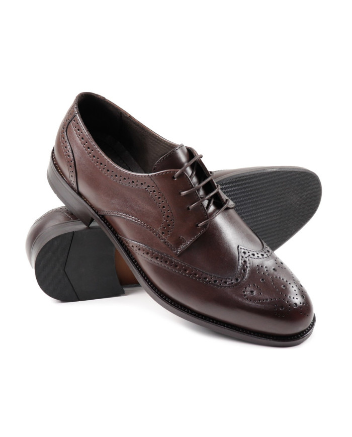 Zapatos para hombres en la piel