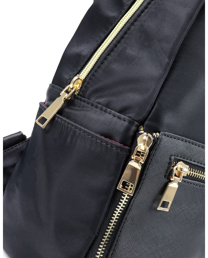 Mochila negra para mujer con bolsillo delantero