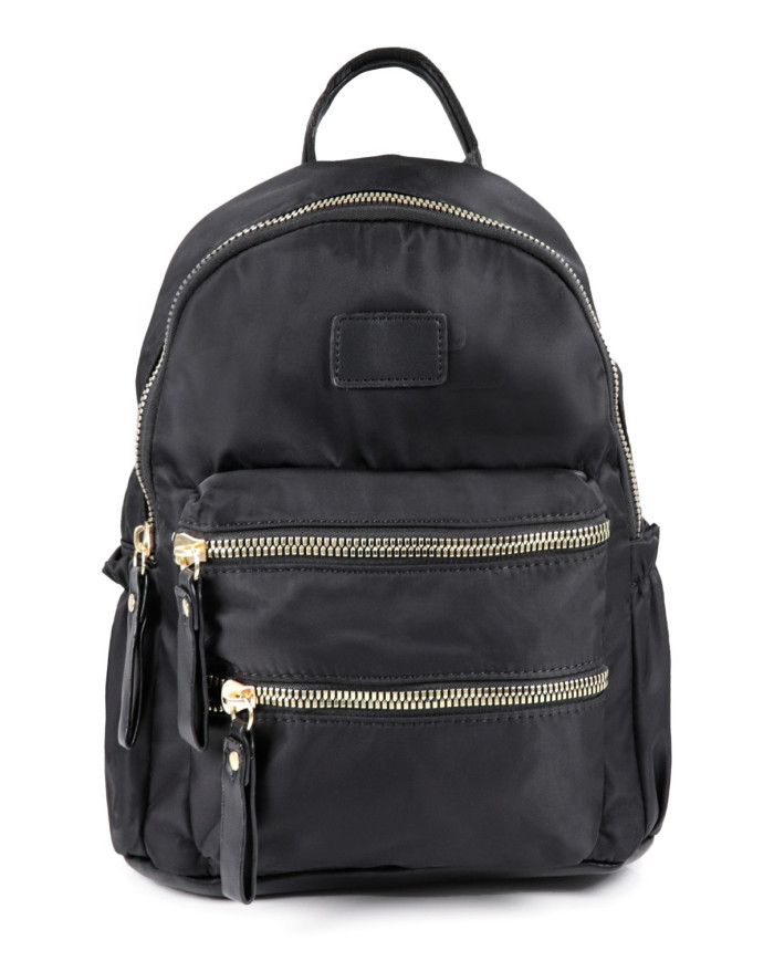 Mochila negra con bolsillos laterales