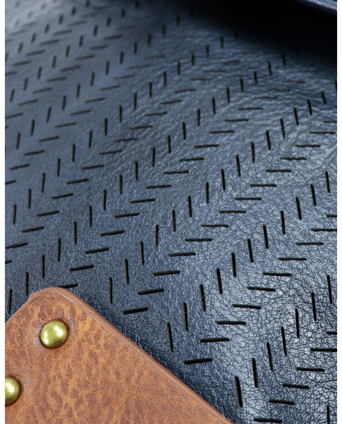 Manijas ajustables de la mochila azul de las mujeres