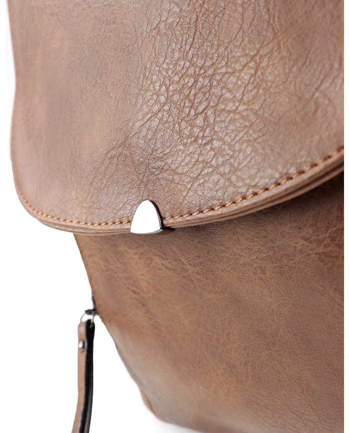 Mochila Camel Feminia con cierres verticales