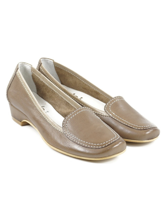 Zapatos de mujeres con costuras