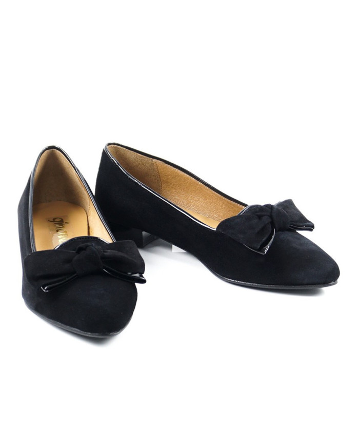 Black Ladies Shoes with Lace on the Front