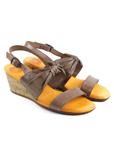 Lady's Brown Sandals in Cunha