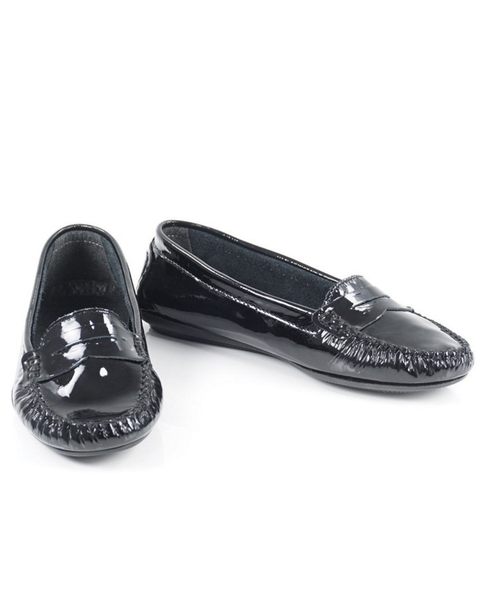 Mocassins Pretos em Verniz de Senhora com Sola de Borracha