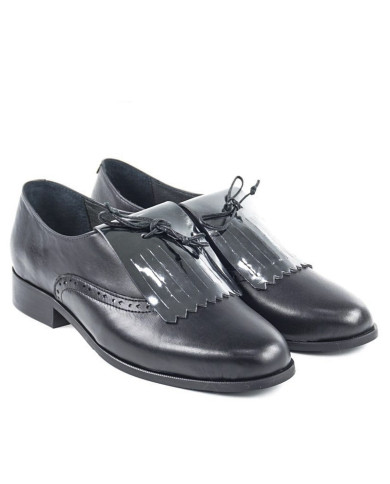 Sapatos Oxford Pretos de Senhora com Franjas e Atacadores em Cordão