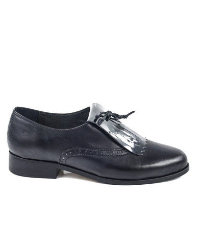 Sapatos Oxford Pretos de Senhora com Franjas e Atacadores em Cordão