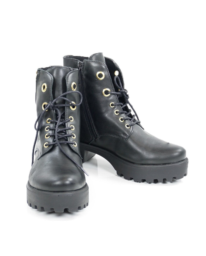 botas pretas atacadores