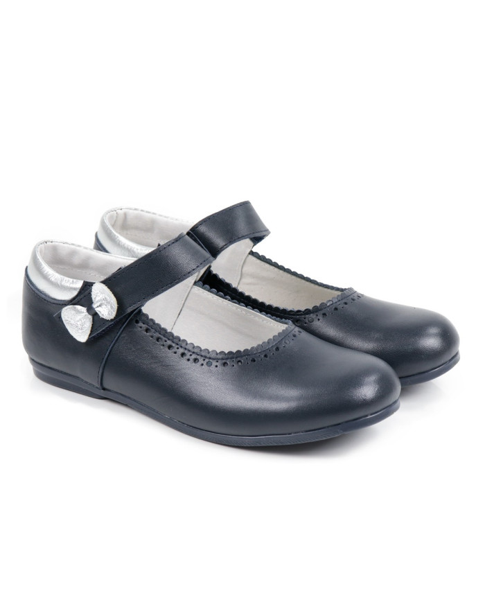 Girl Shoe with Silver Lace