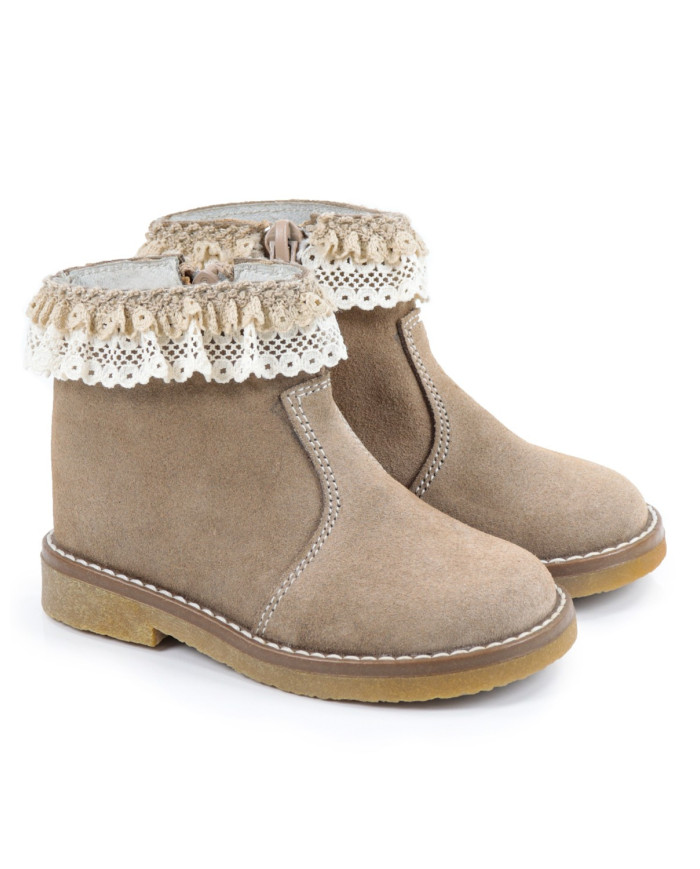 Botas de Criança com Renda e Sola de Borracha
