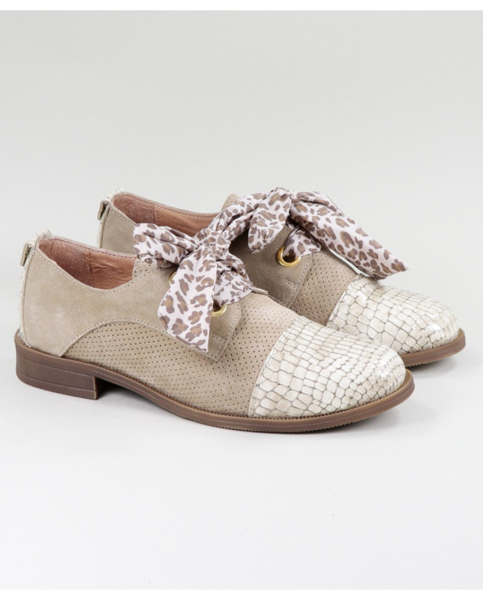 Sapatos Oxford Ginova Taupe com Atacadores em Tecido