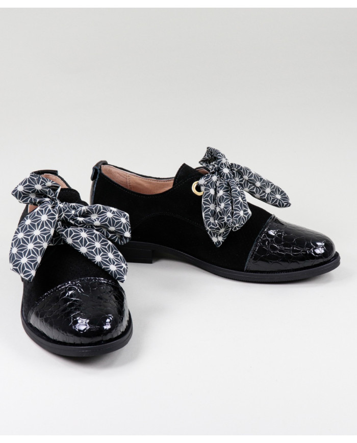 Sapatos Oxford Ginova em Preto com Atacadores em Tecido