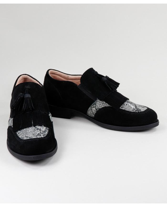Women's Oxford Shoes Ginova with Berloque in Black