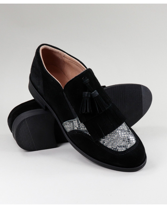 Sapatos Oxford de Mulher Ginova com Berloque em Preto