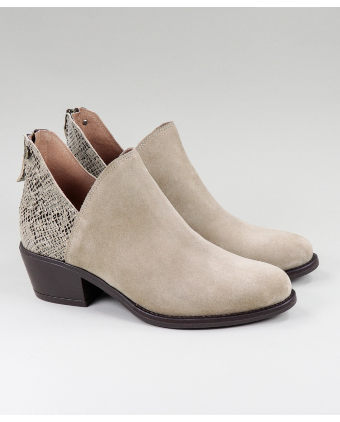 Ginova Women's Boots in Taupe with Pattern and Close Back