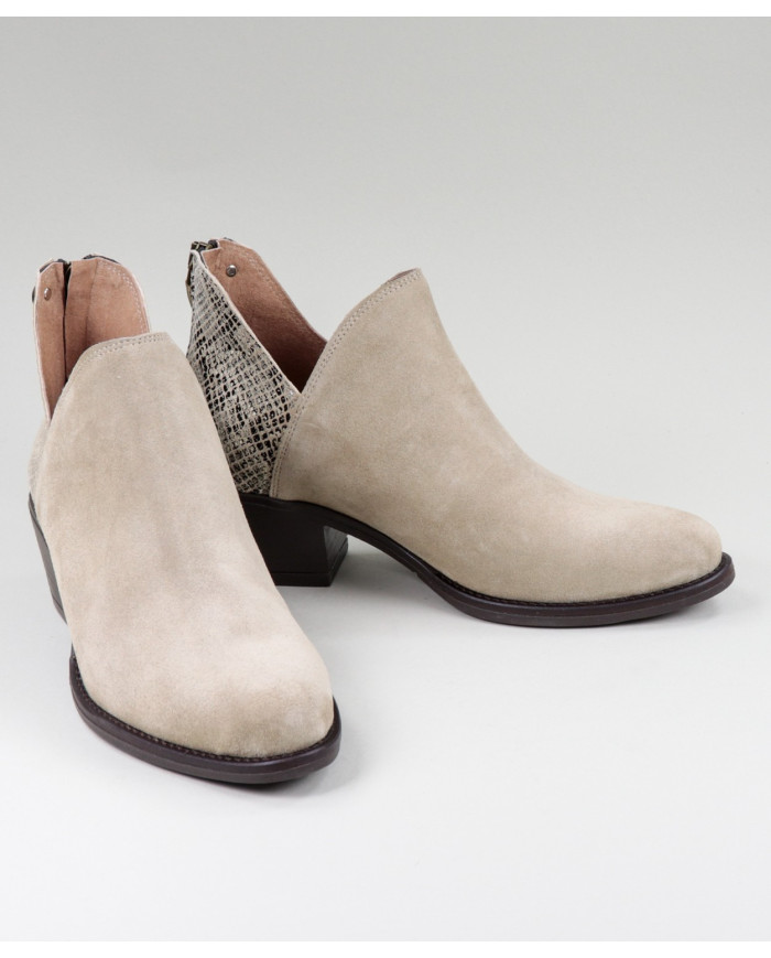 Ginova Women's Boots in Taupe with Pattern and Close Back