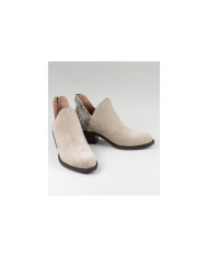 Botas Femininas Ginova em Taupe com Padrão e Fecho Atrás