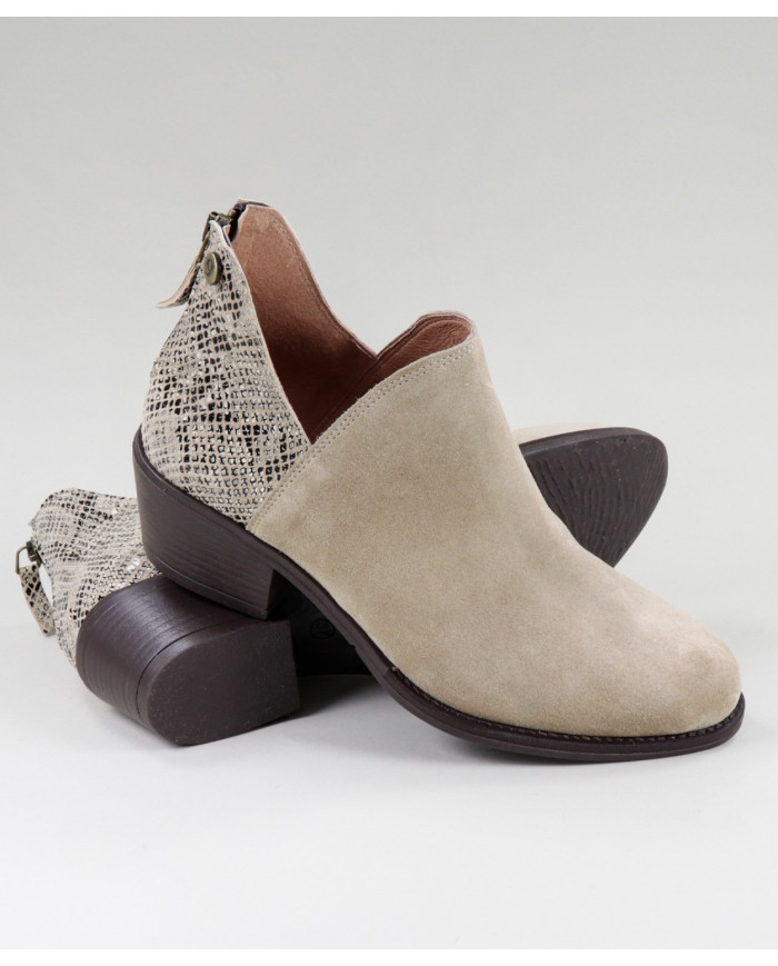 Botas Femininas Ginova em Taupe com Padrão e Fecho Atrás