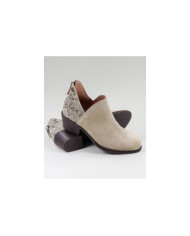 Botas Femininas Ginova em Taupe com Padrão e Fecho Atrás