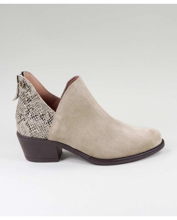 Botas Femininas Ginova em Taupe com Padrão e Fecho Atrás