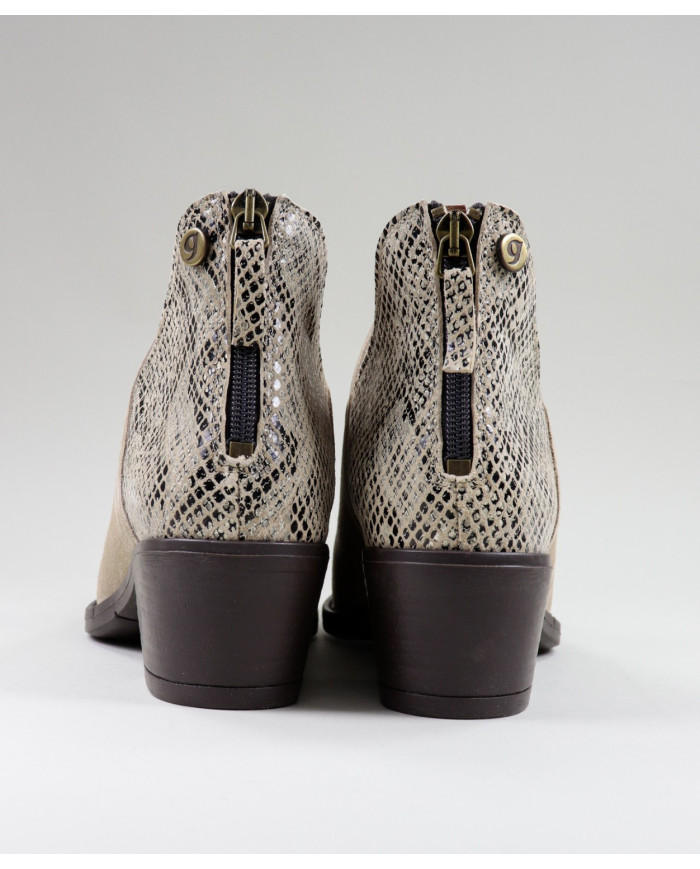 Ginova Women's Boots in Taupe with Pattern and Close Back