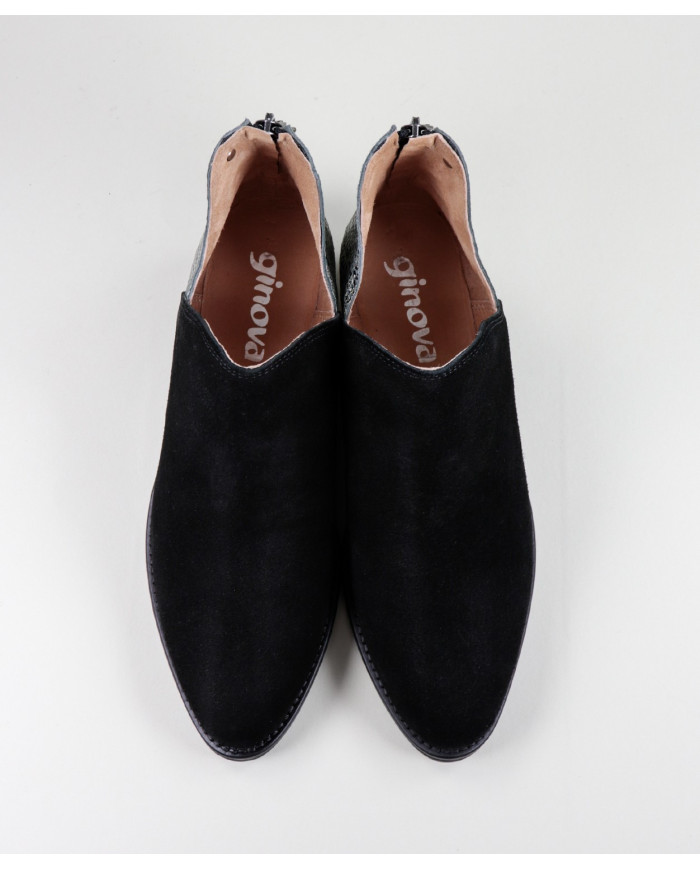 Ginova Women's Boots in Black with Pattern and Clasp Back