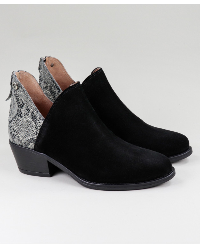 Botas Femininas Ginova em Preto com Padrão e Fecho Atrás