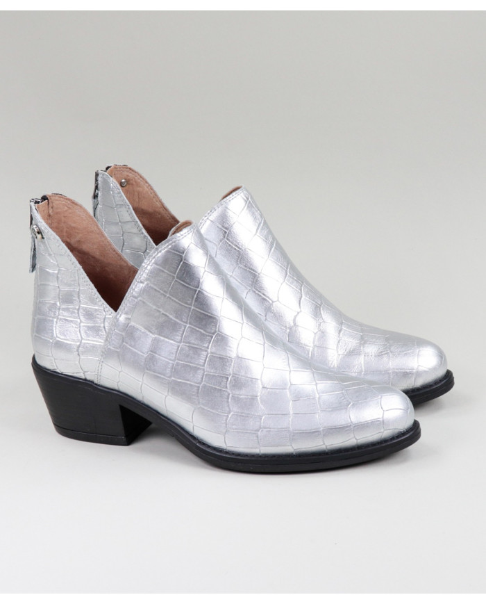 Botas Ginova com Detalhe Metalizado em prata