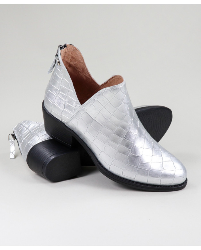 Botas Ginova com Detalhe Metalizado em prata