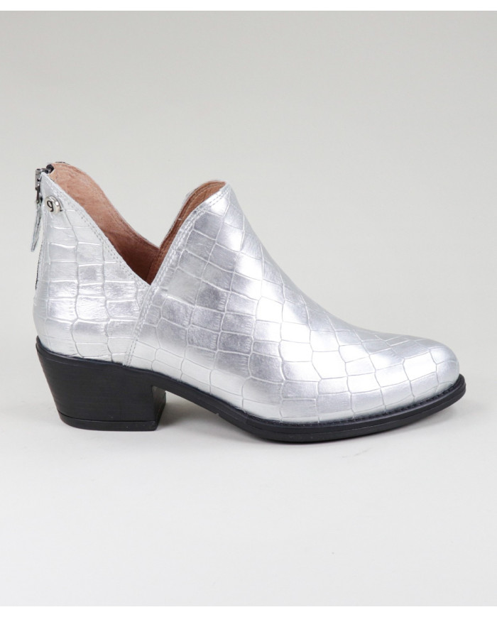 Botas Ginova com Detalhe Metalizado em prata