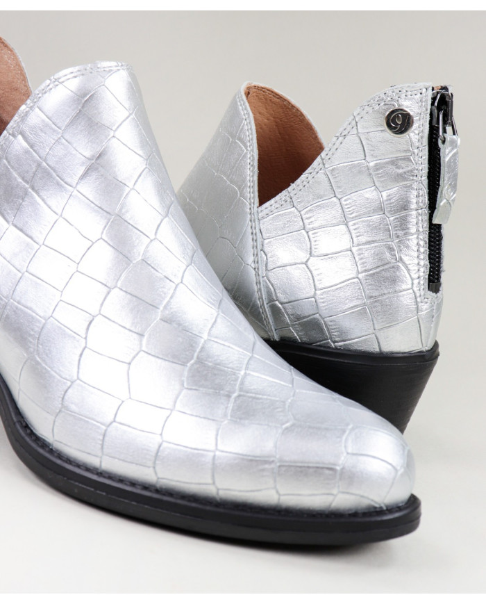 Ginova Boots with Detail Metallized in silver