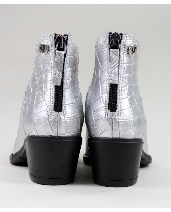 Ginova Boots with Detail Metallized in silver