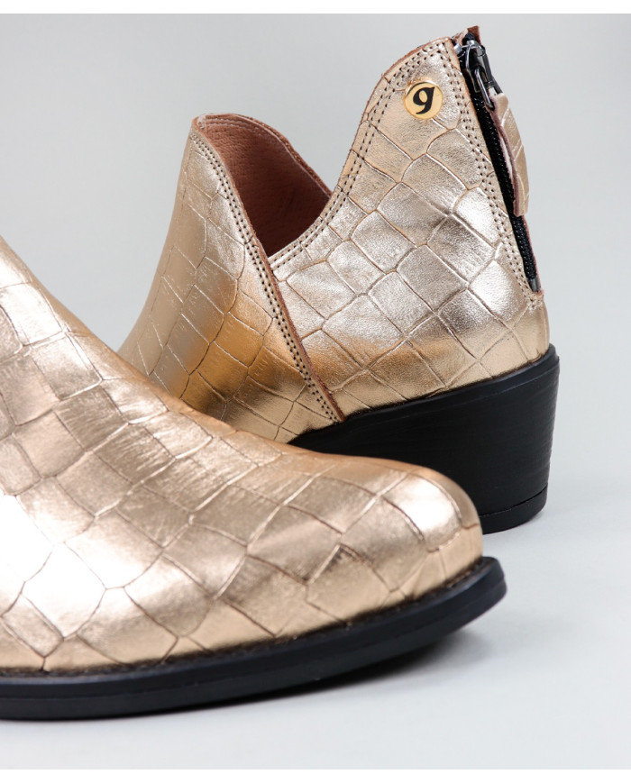 Botas Ginova com Croco Metalizado em dourado