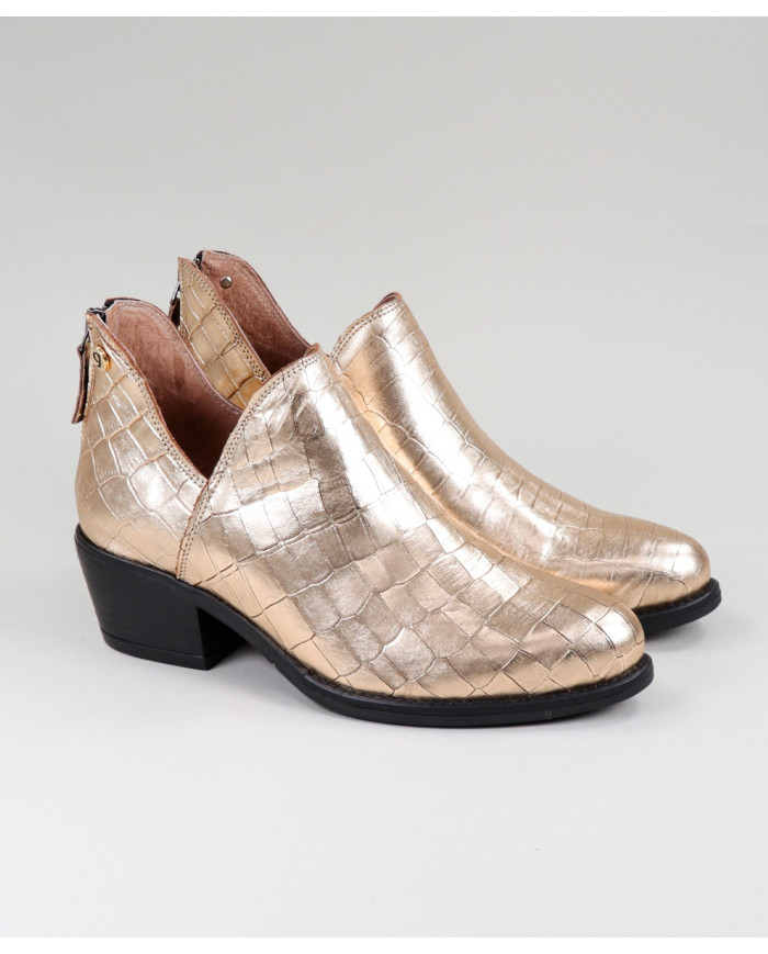 Ginova Boots with Detail Metallized in gold
