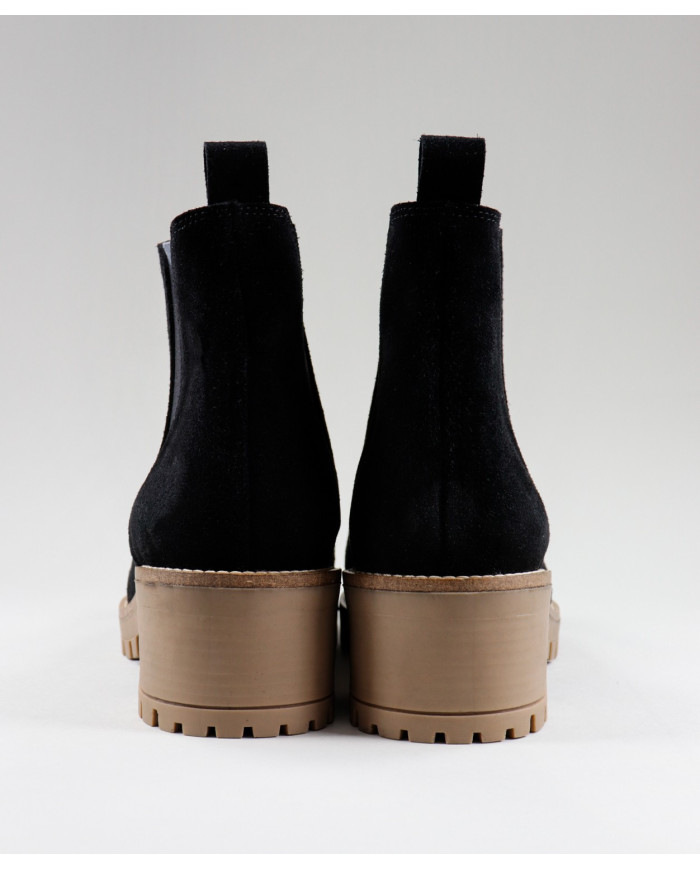 Ginova Women's Boots in Black with Elastic