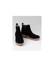 Ginova Women's Boots in Black with Elastic